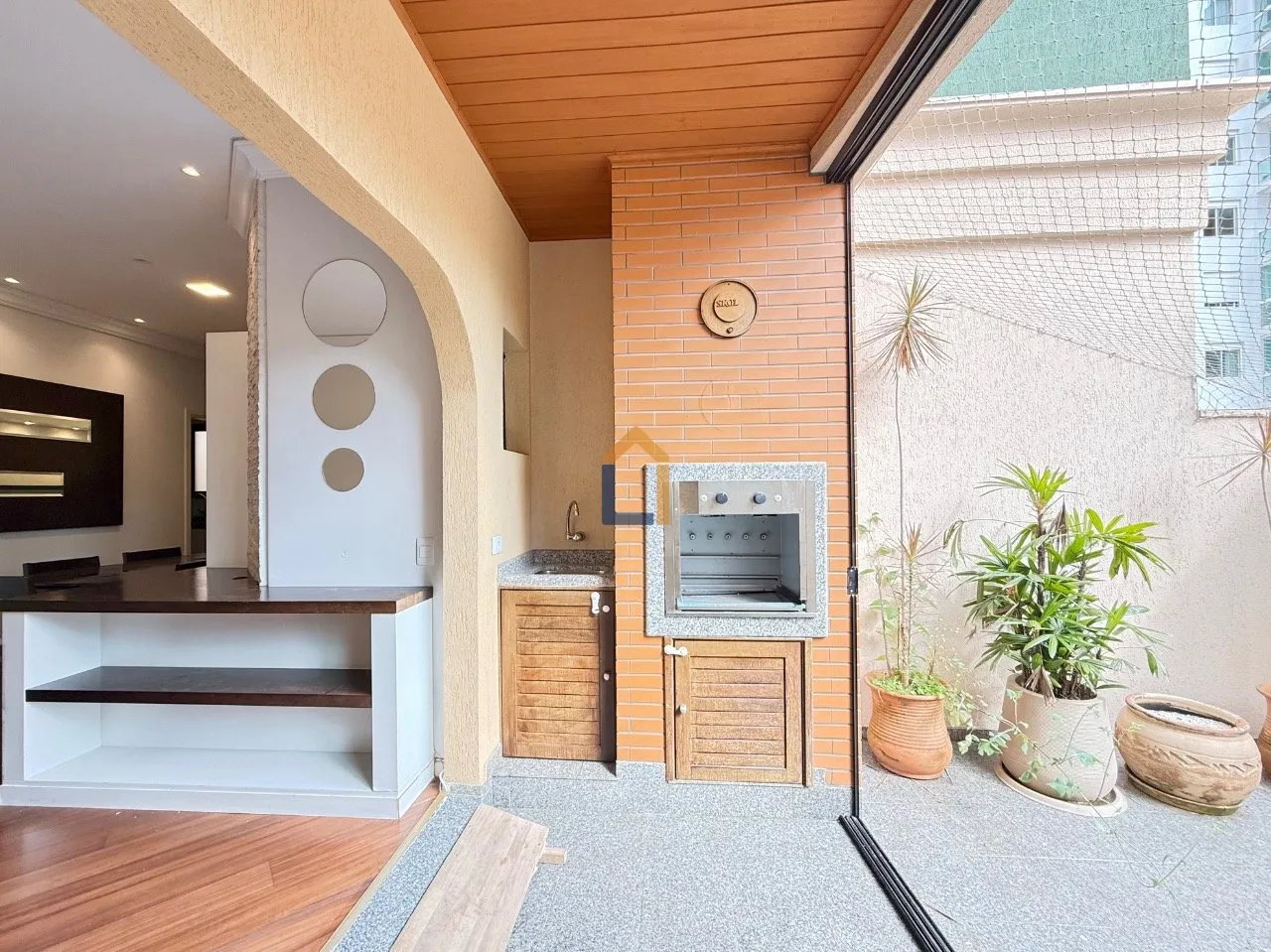 3-bedroom apartment with a washing machine in Curitiba — photo 61