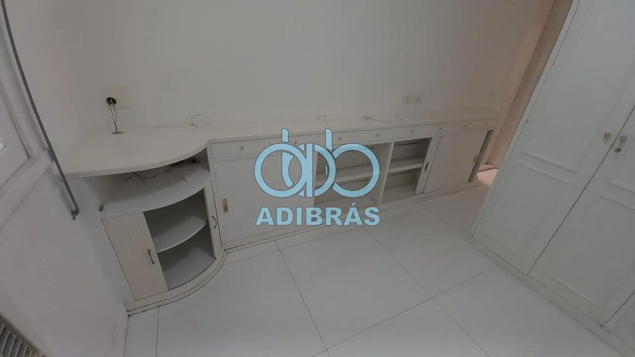 86 m² apartment with a home office and a walk-in closet — photo 7