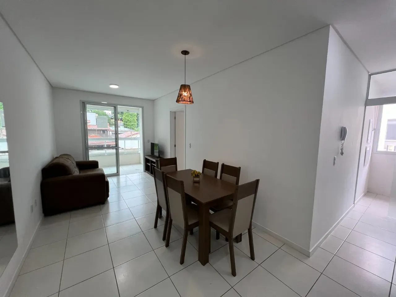 Balcony with a grill in a 3-bedroom apartment, 87 m²