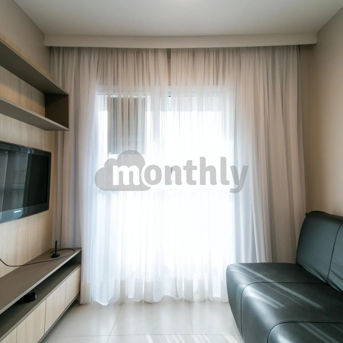 One-bedroom apartment with a washing machine — photo 9