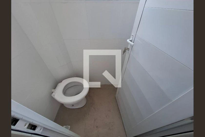 Wood or laminate floors in a 2-bedroom apartment, 68 m² — photo 25