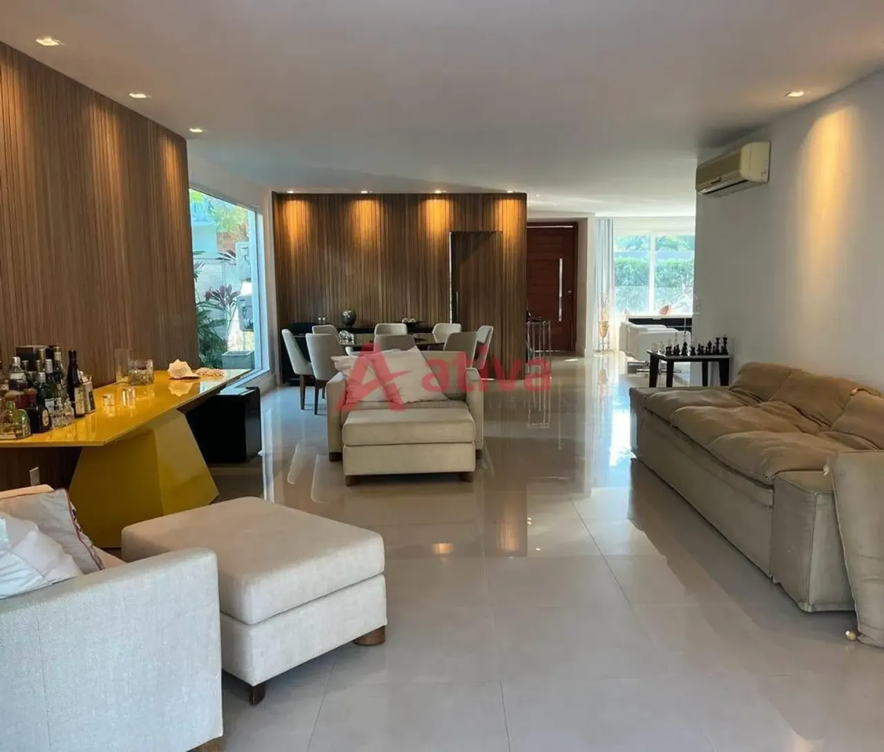 Condominium house with 4 bedrooms and 5 bathrooms — photo 15