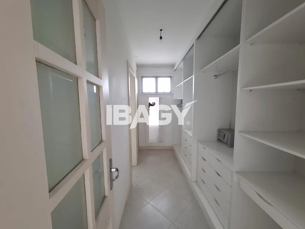 4-bedroom house with 3 suites and 400 m² total area — photo 18