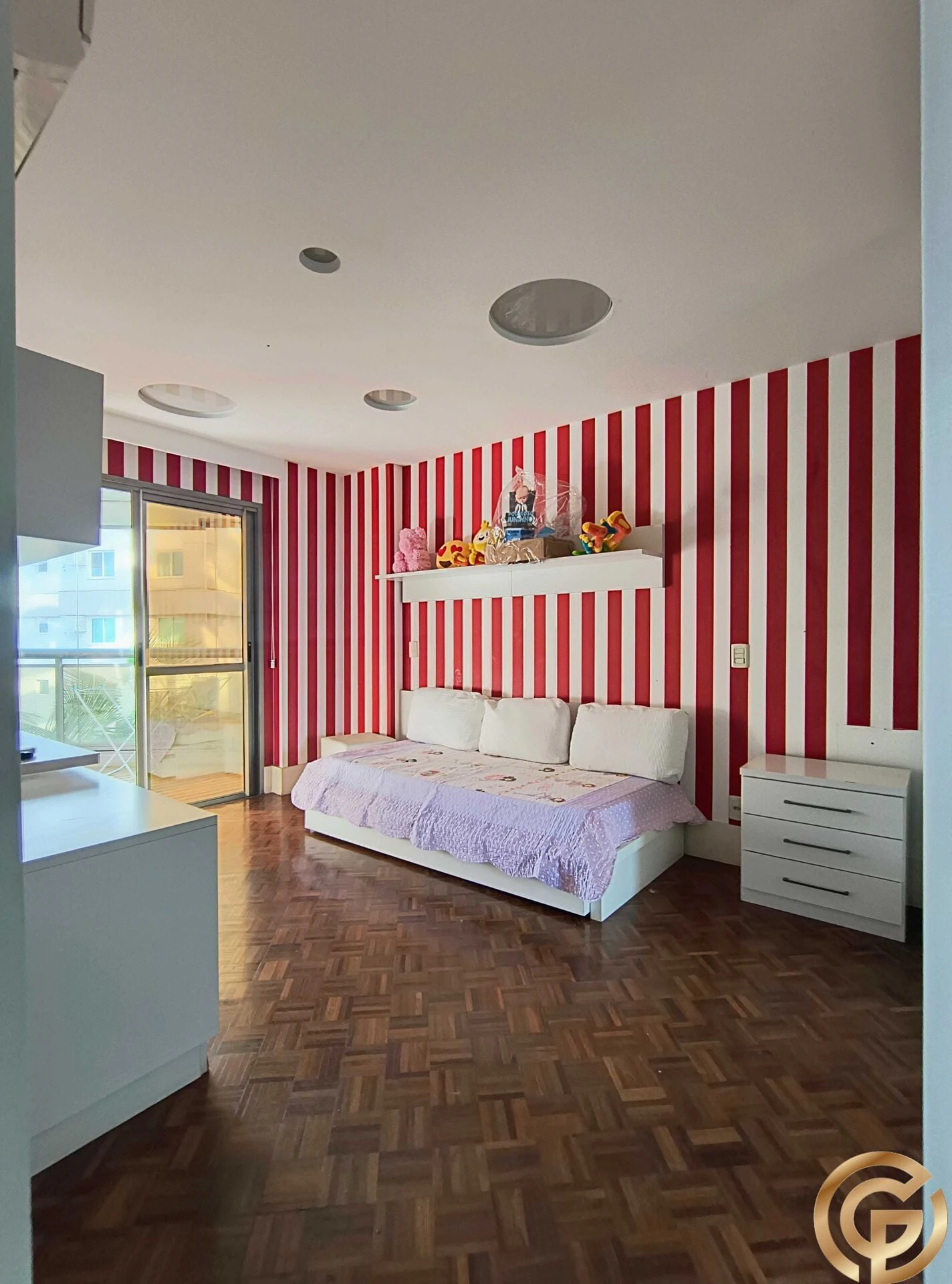 Furnished 400 m² apartment with 4 en-suite bedrooms — photo 25