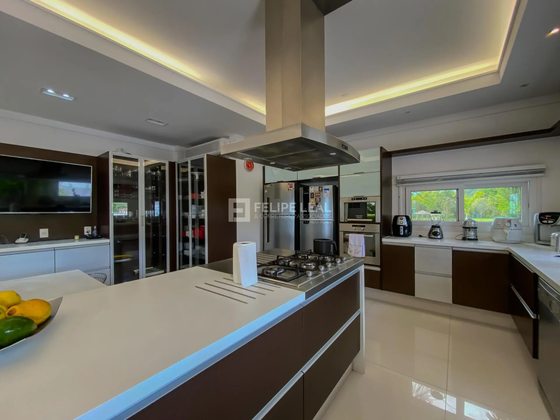 Casa em condomínio com 9 dormitórios e 8 suítes — photo 57