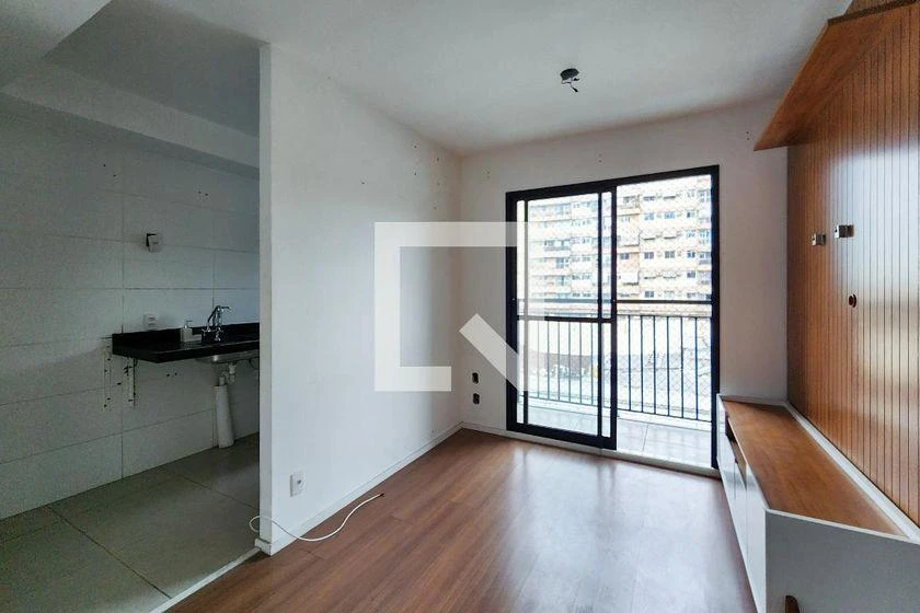2-bedroom apartment in a building with a gym — photo 2