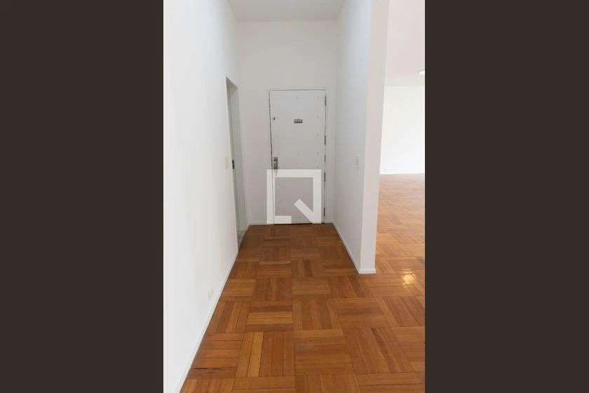 Rental apartment with 4 bedrooms and 4 bathrooms — photo 23