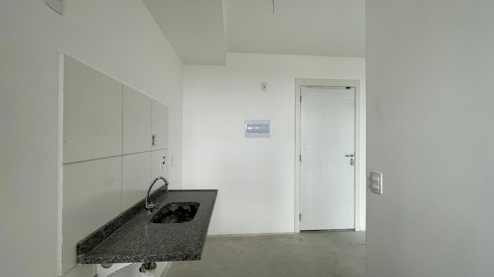 Floor-to-ceiling windows in a 2-bedroom apartment, 45 m² — photo 44