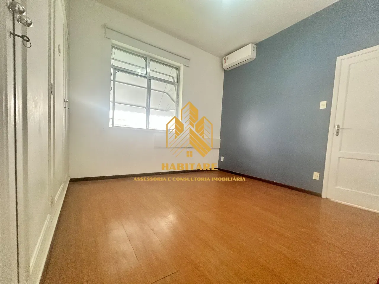 Apartment on the 7th floor with wood or laminate floors — photo 4