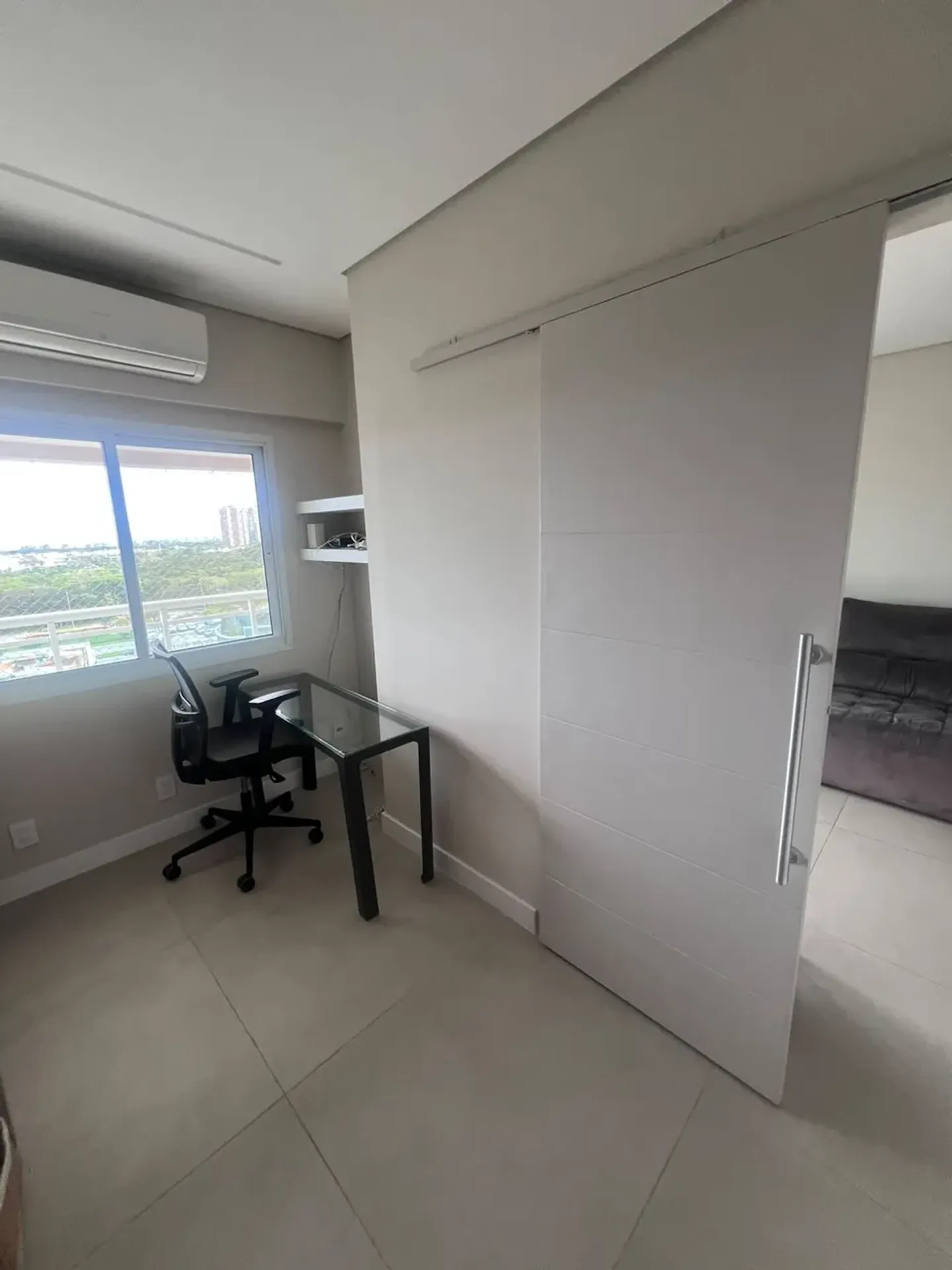 Apartment on the 10th floor with a grill on the balcony — photo 13