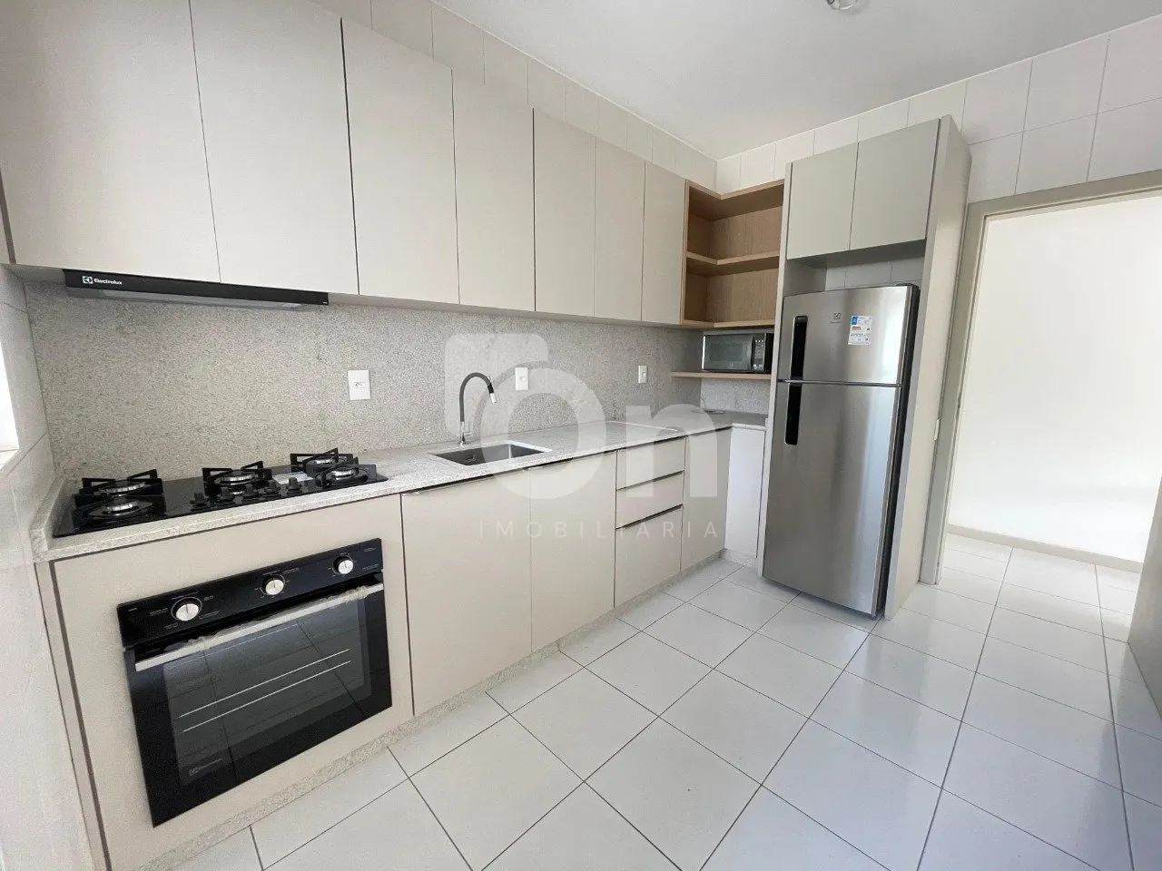 3-bedroom apartment with a washing machine — photo 2