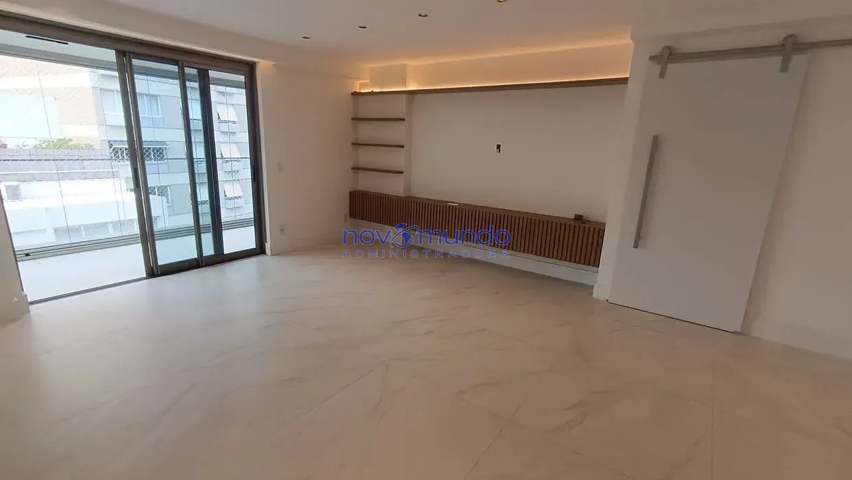 Apartment with 1 bedroom, 3 bathrooms and 2 parking spots — photo 15