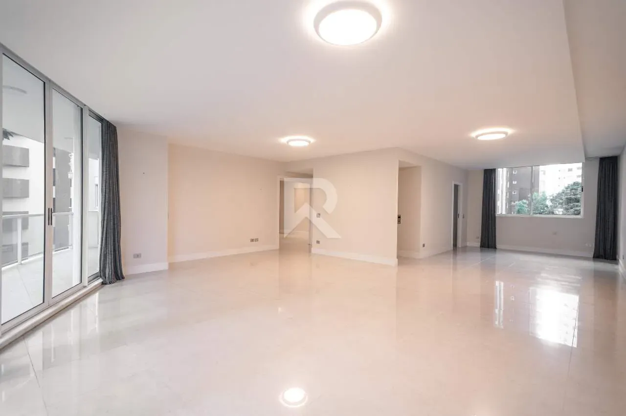 Unfurnished apartment with 4 en-suite bedrooms and BBQ