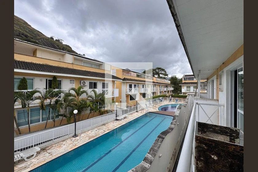 226 m² apartment with 4 bedrooms and a balcony grill