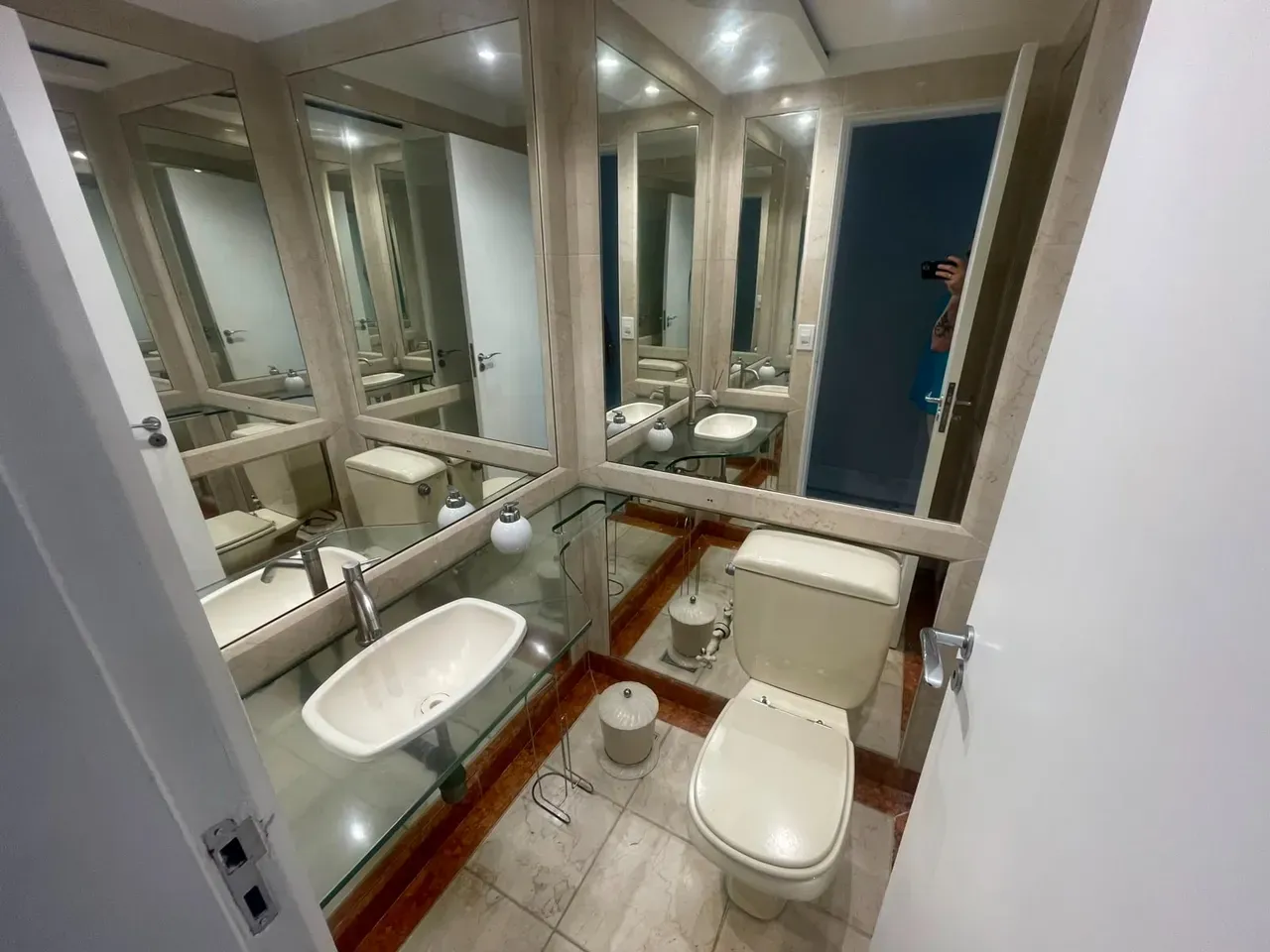 Bathtub in a 4-bedroom apartment, 144 m² — photo 21