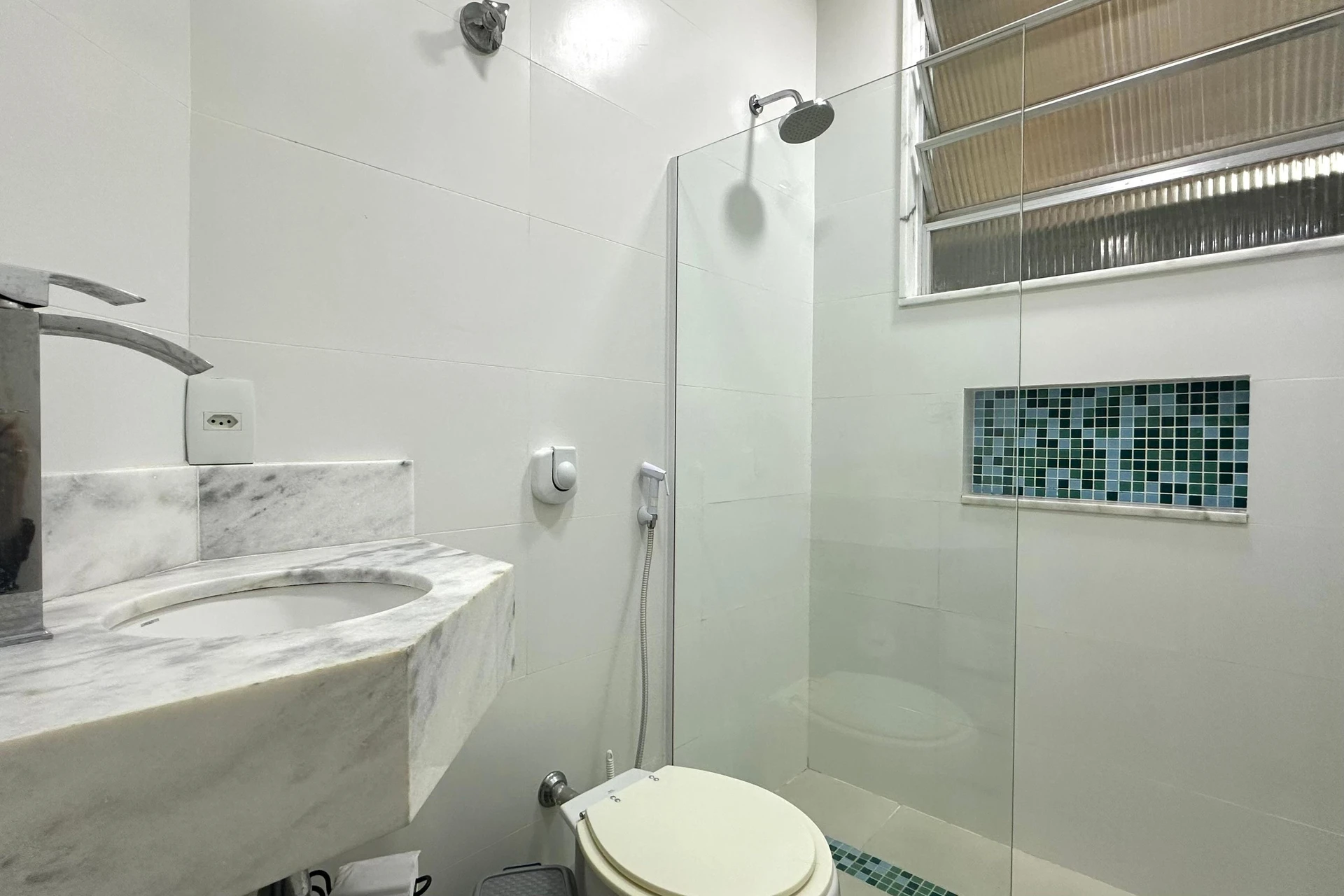 Apartamento mobiliado com 1 quarto, varanda e 2 banheiros — photo 4