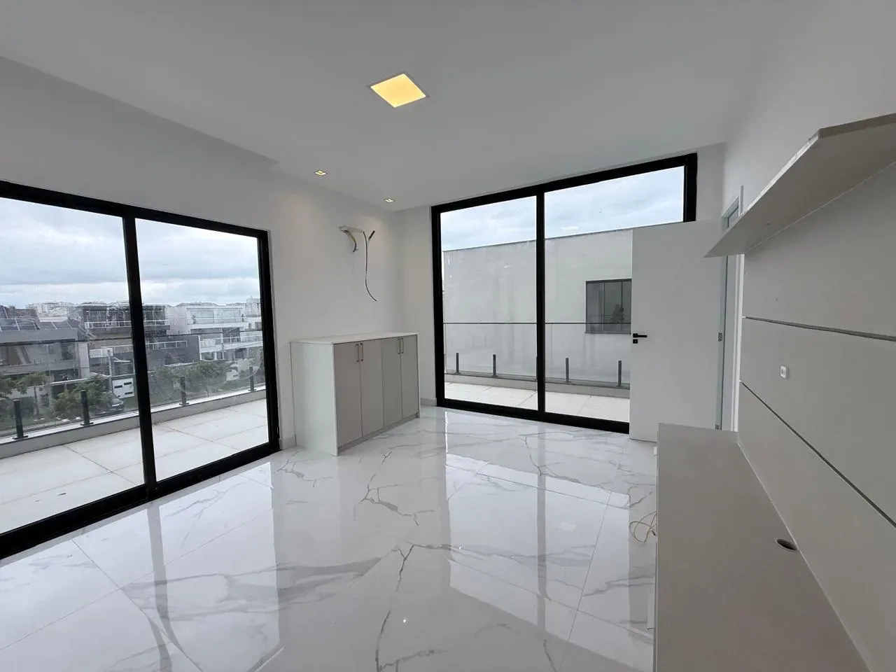 Private pool in a 5-bedroom house, 410 m² — photo 13