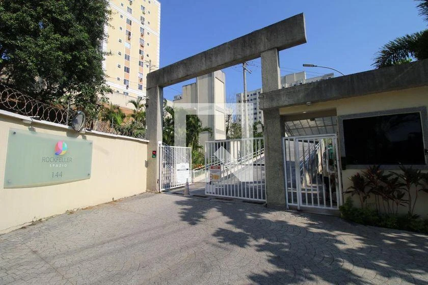2-bedroom apartment in a building with a gym — photo 17