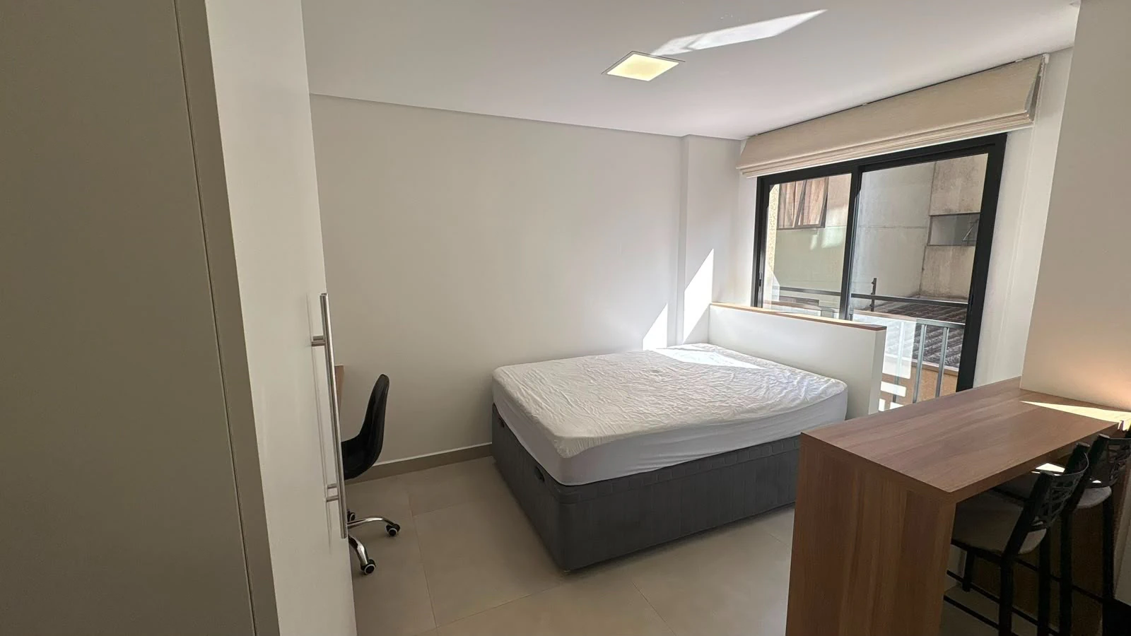 Furnished 29 m² studio with a ready workspace — photo 3