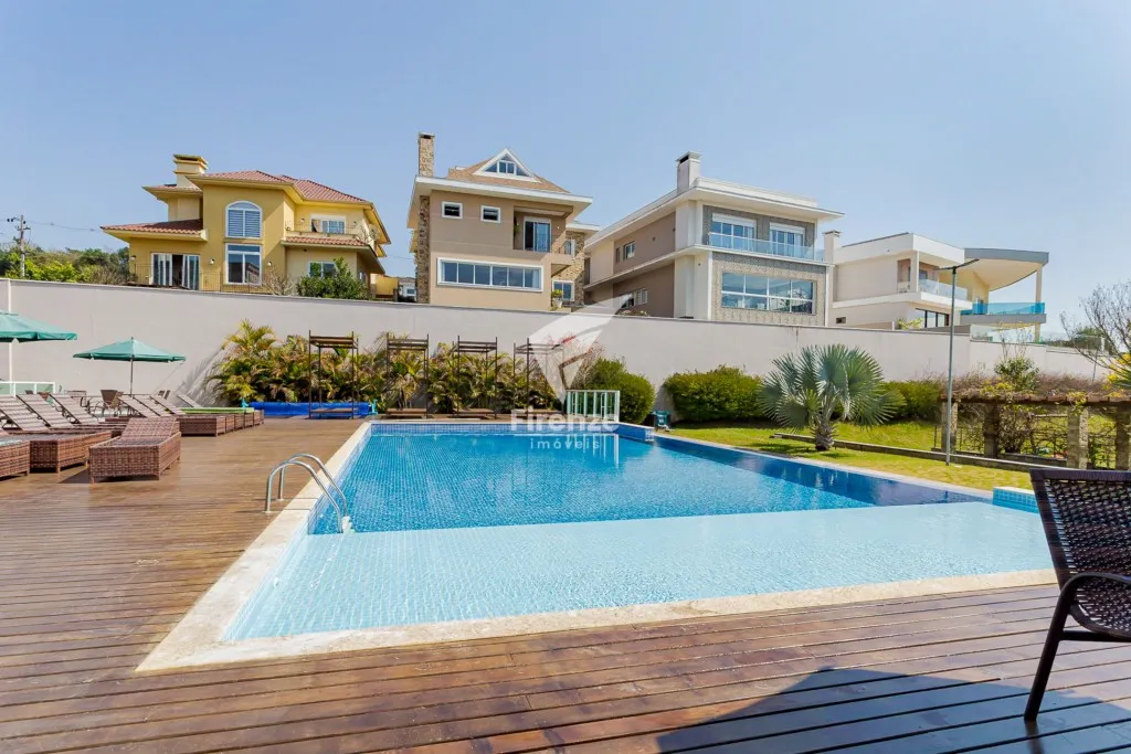 Furnished house with 4 bedrooms and 320 m² — photo 94