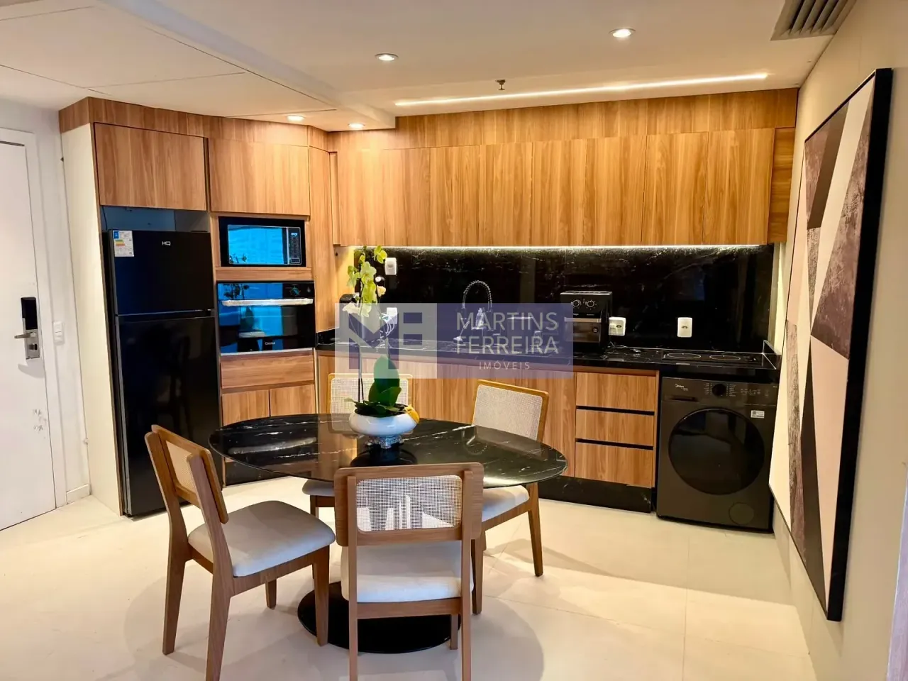 Furnished studio with balcony and open-plan kitchen — photo 13