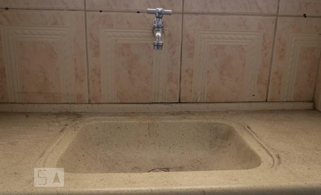 Unfurnished studio with 1 bedroom, 1 bathroom and laundry — photo 2