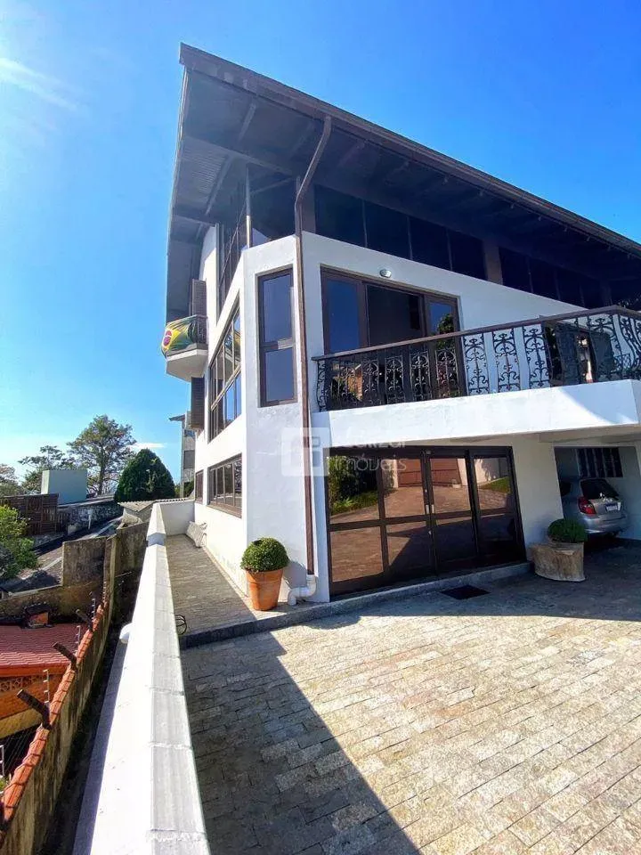 Casa con 4 dormitorios en suite y ventanales del suelo al techo — photo 2