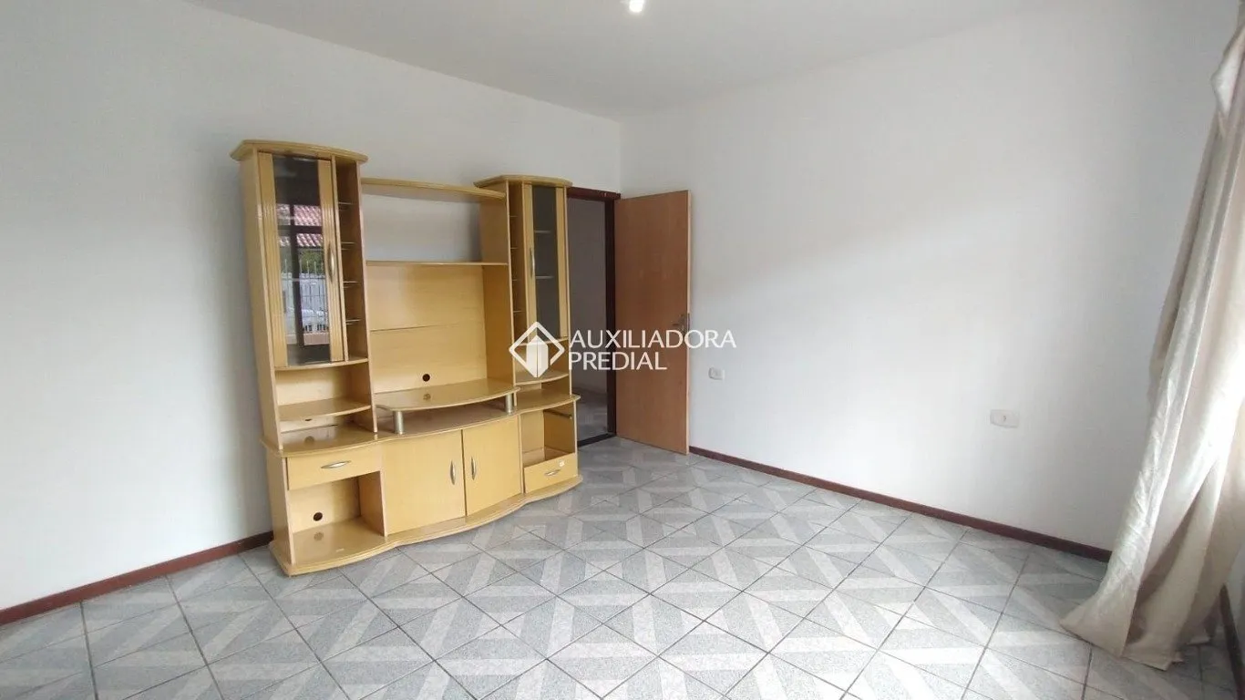 200 m² house with a bathtub and a glass-enclosed balcony — photo 24