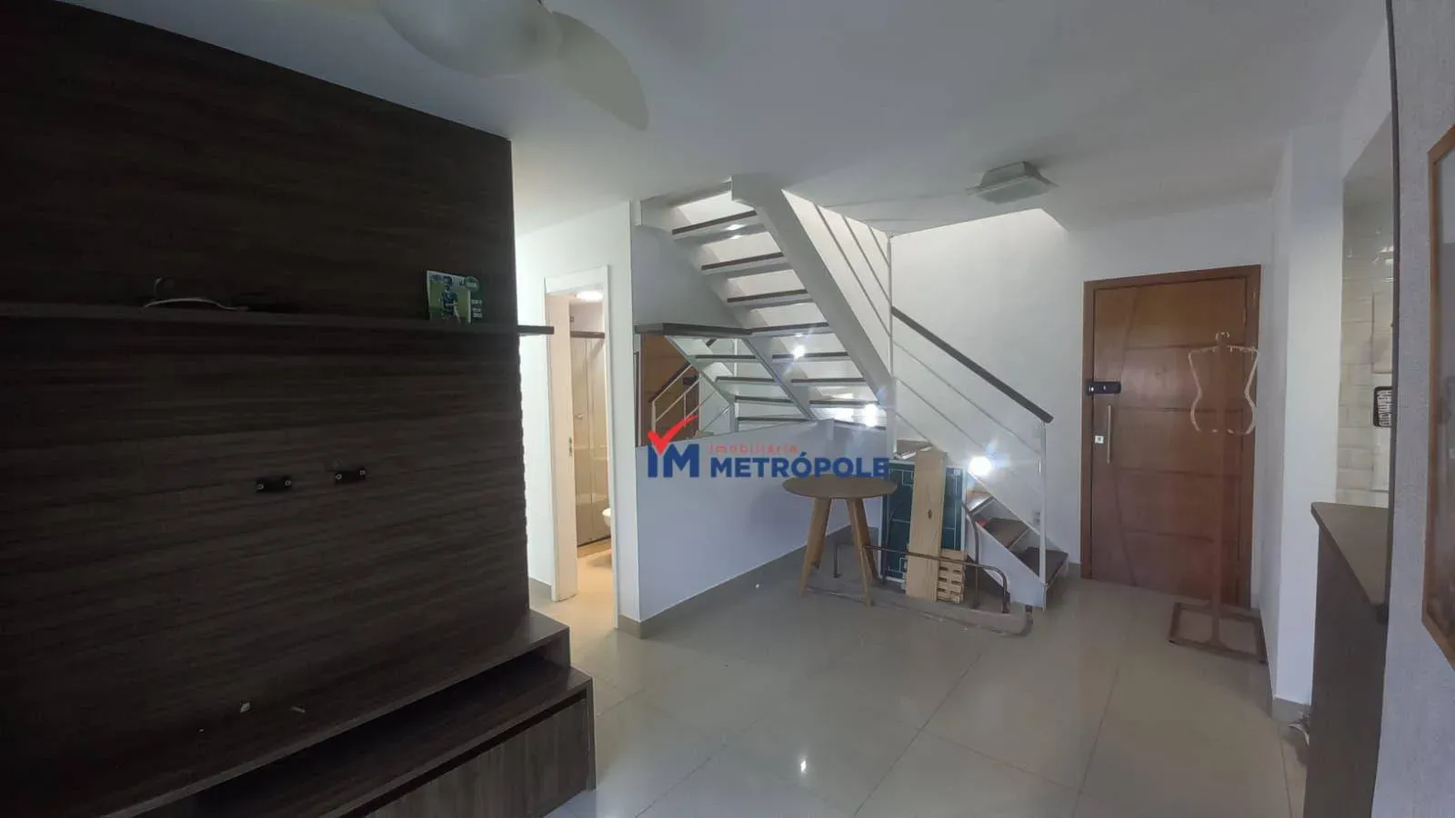 Balcony with a grill in a 4-bedroom apartment, 234 m² — photo 8