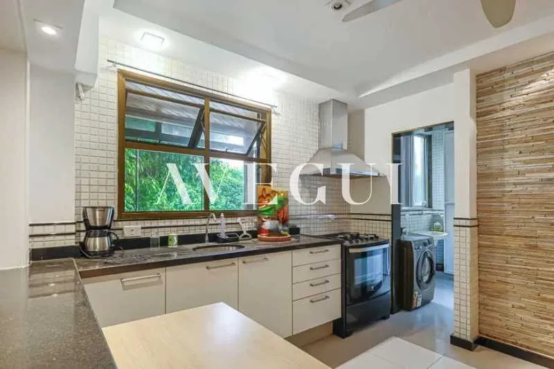 Renovated apartment with balcony, 120 m² and 2 bedrooms — photo 22