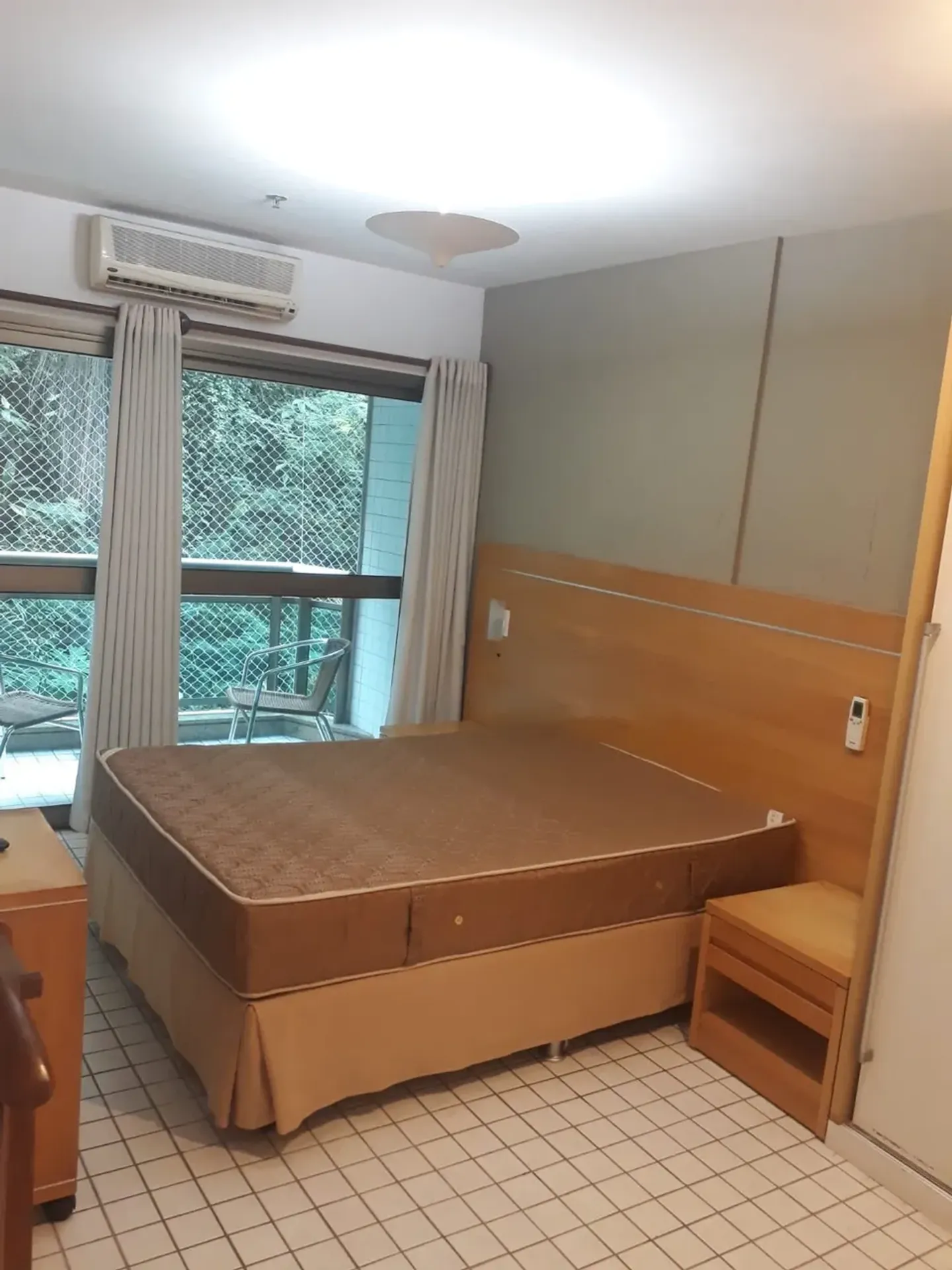 One-bedroom apartment in a building with a gym — photo 3