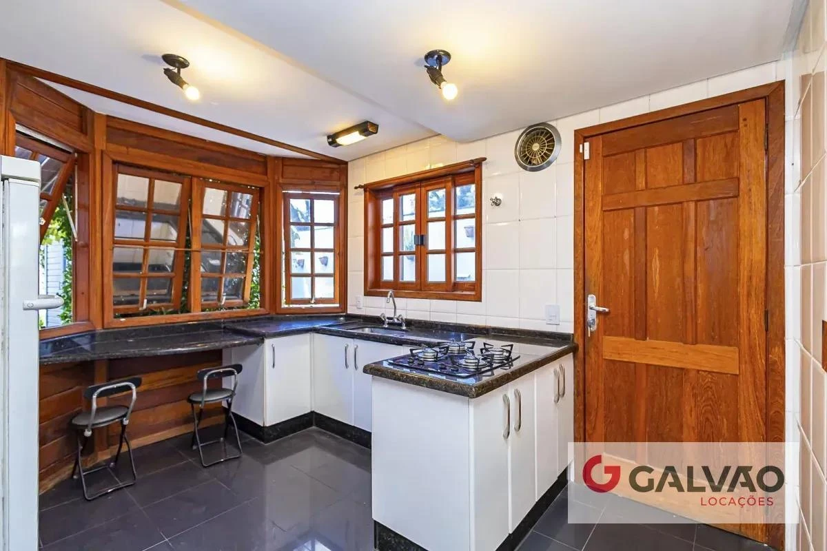 Casa sin amueblar con 3 dormitorios, cocina cerrada y balcón — photo 10