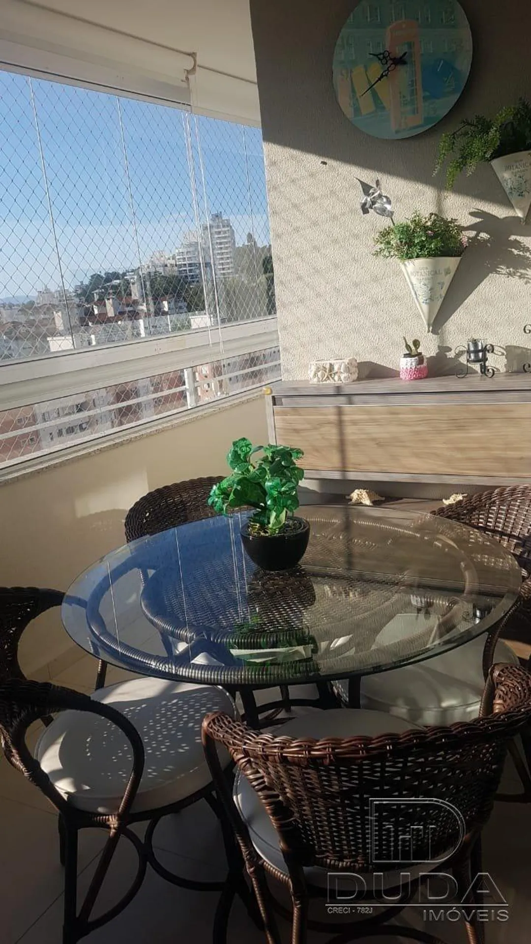 Apartment on the 11th floor with a glass-enclosed balcony — photo 8