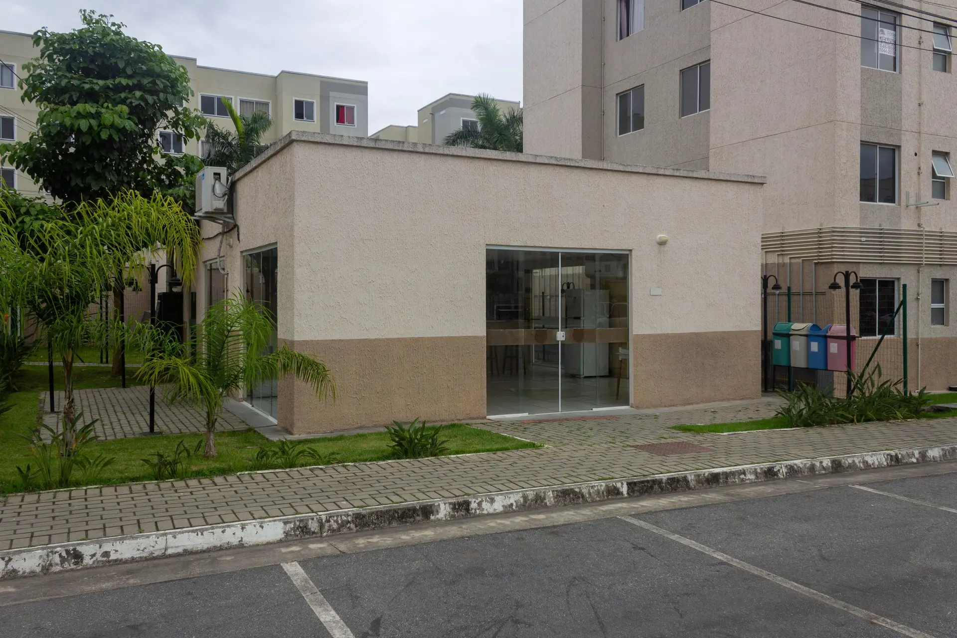 2-bedroom apartment in a building with a gym — photo 38