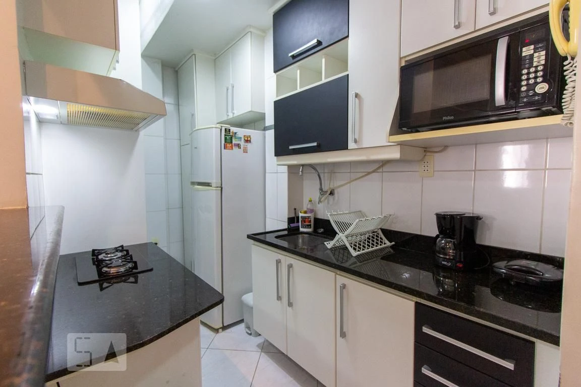 Furnished 1-bedroom apartment with a laundry area — photo 8