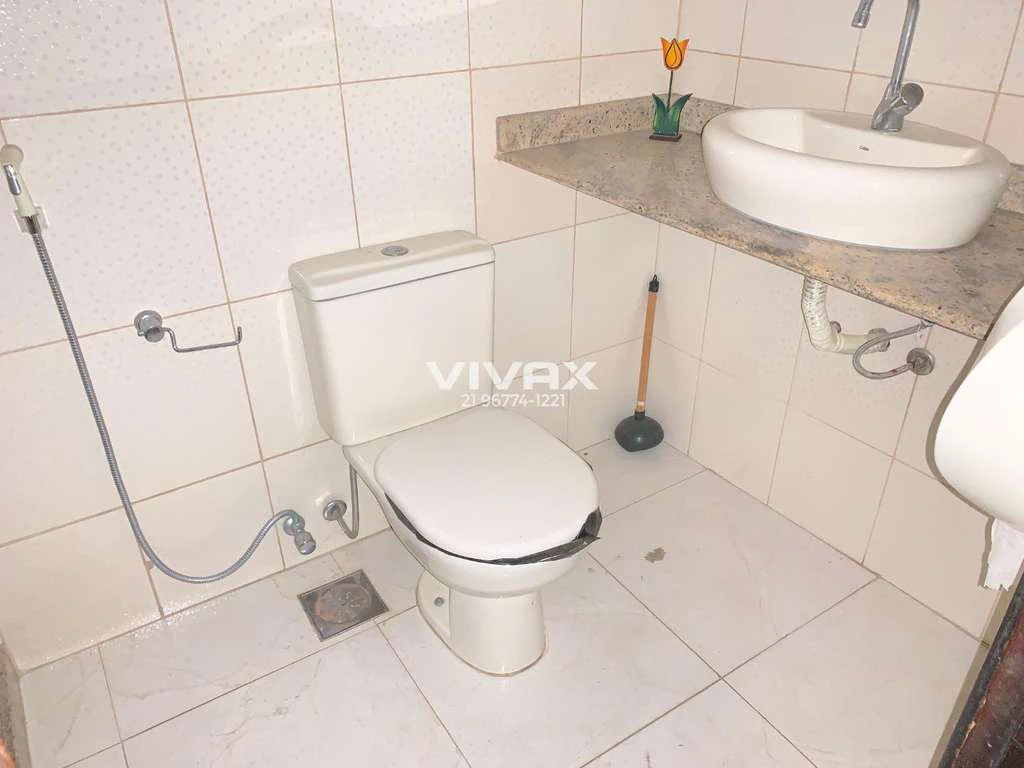 Unfurnished house with built-in wardrobes and 5 bedrooms — photo 14
