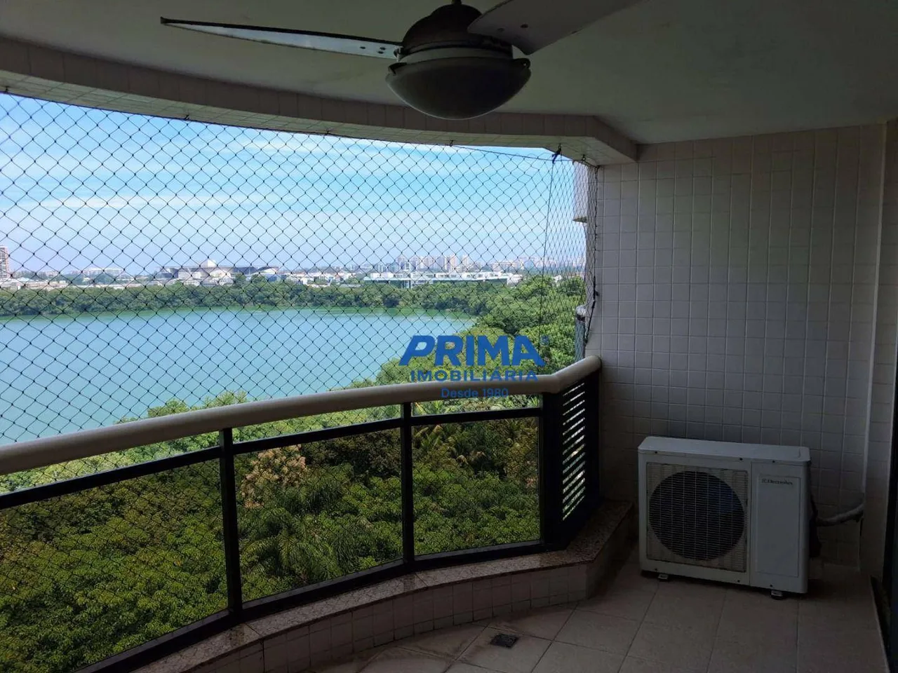 4-bedroom apartment with 4 bathrooms and 180 m² — photo 3