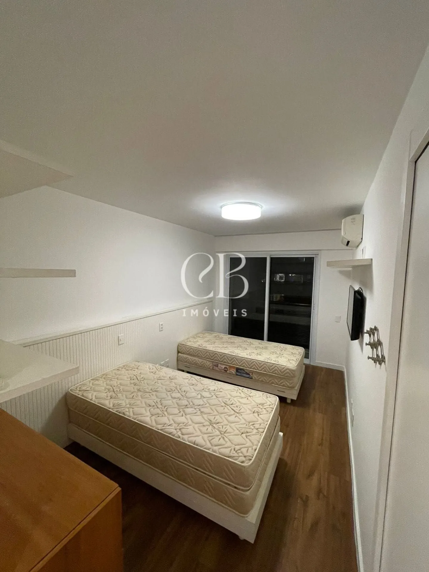 Furnished 2-bedroom apartment with en-suite bathrooms — photo 27