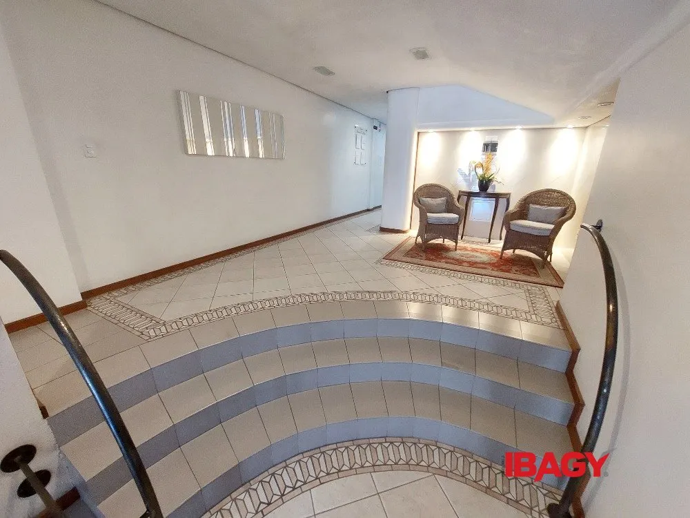 Mountain view in a 2-bedroom apartment, 112 m² — photo 23