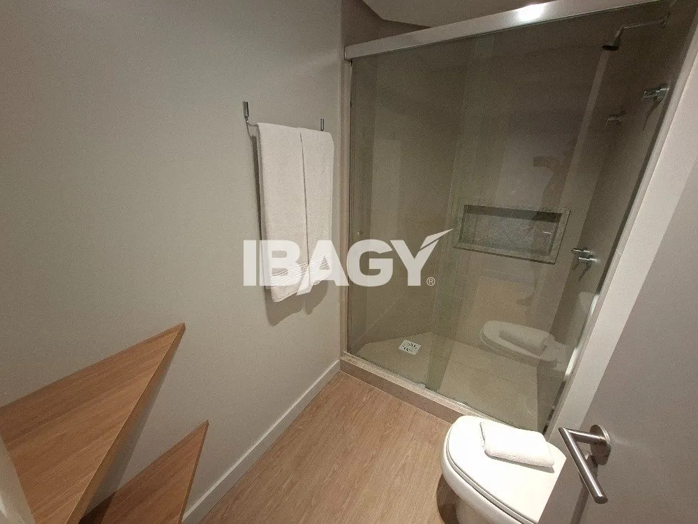 Studio with a glassed-in balcony and open-plan kitchen — photo 106