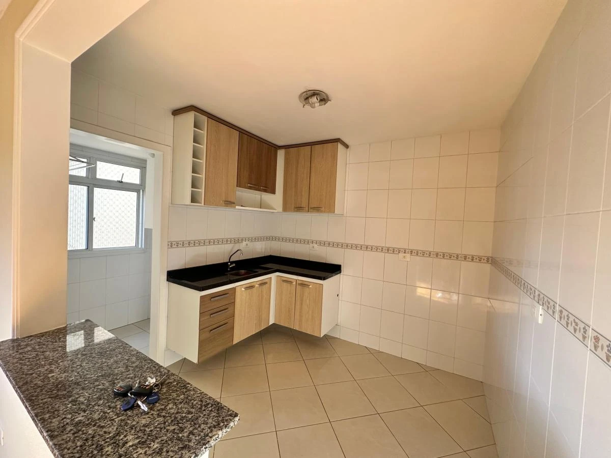 Apartamento de 3 quartos com cozinha separada e suíte