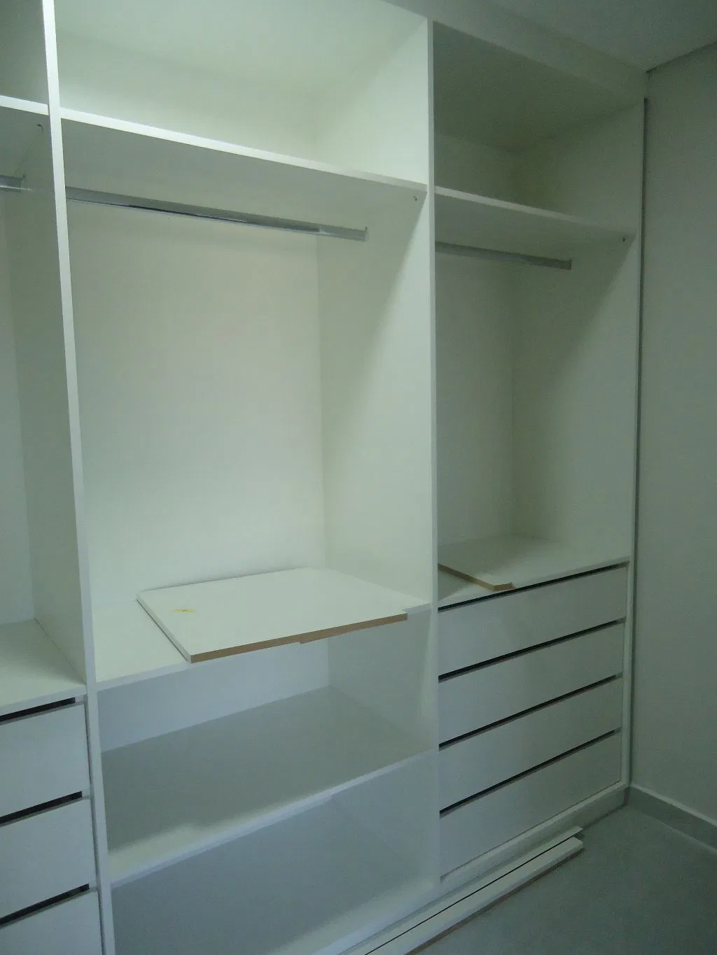 4-bedroom house with a walk-in closet — photo 28