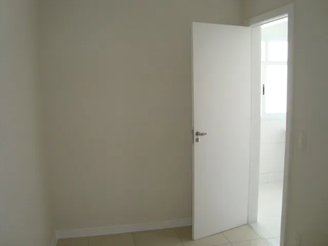 Apartamento com 4 quartos e varanda de vidro — photo 12