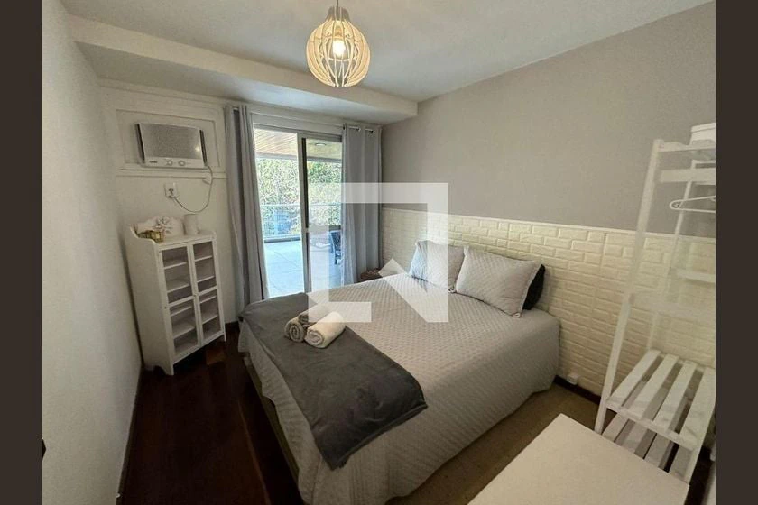 Glass-enclosed balcony in a 3-bedroom apartment, 132 m² — photo 5