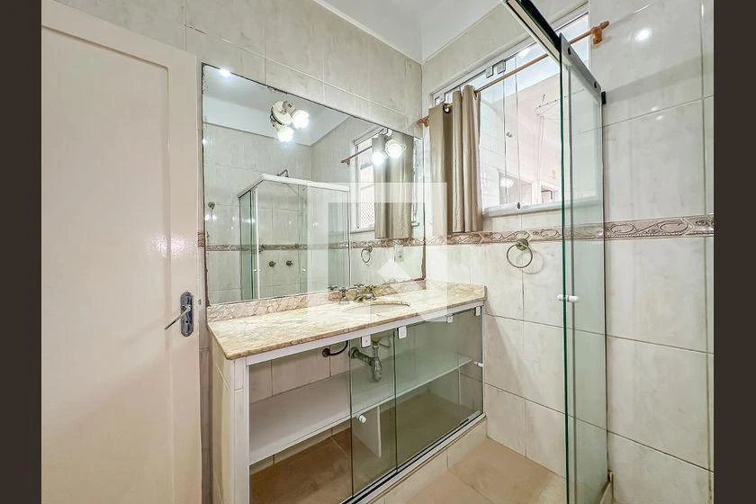 Apartamento de 3 quartos com piso de madeira ou laminado — photo 35