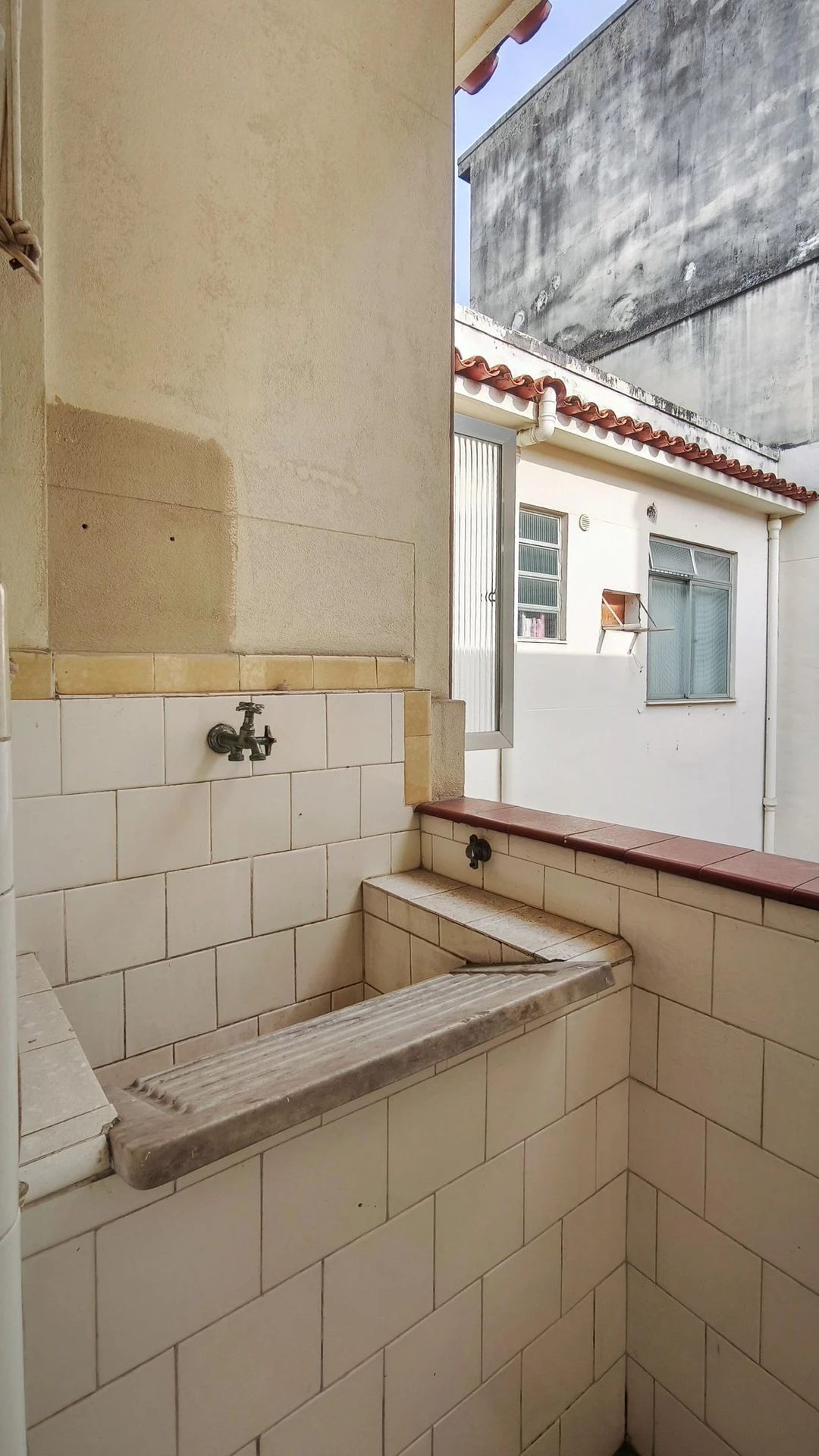 Деревянный пол или ламинат и 1 спальня: квартира 40 м² — photo 26