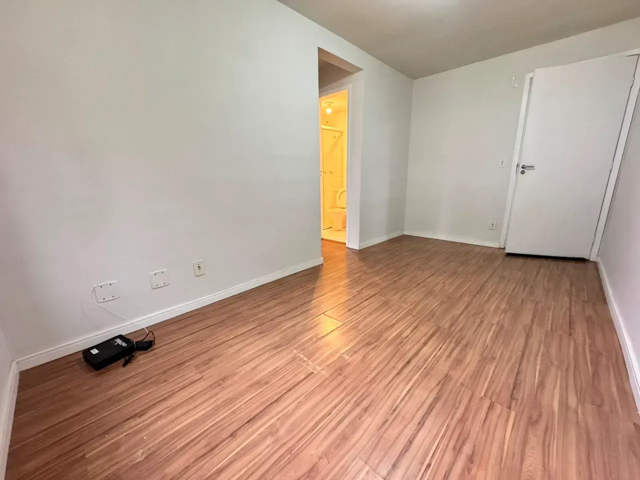 1-bedroom apartment with a closed-off kitchen — photo 11