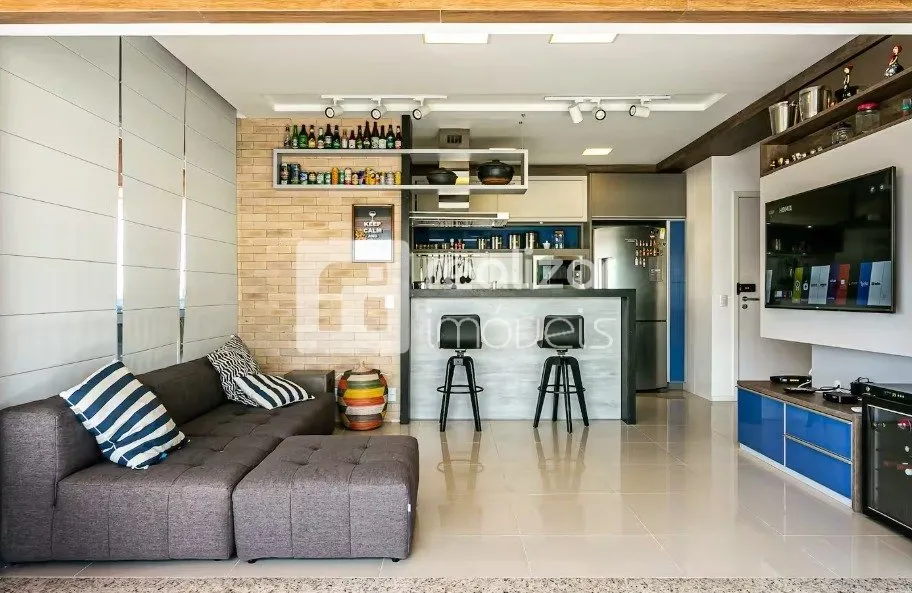 Furnished 3-bedroom penthouse with water views