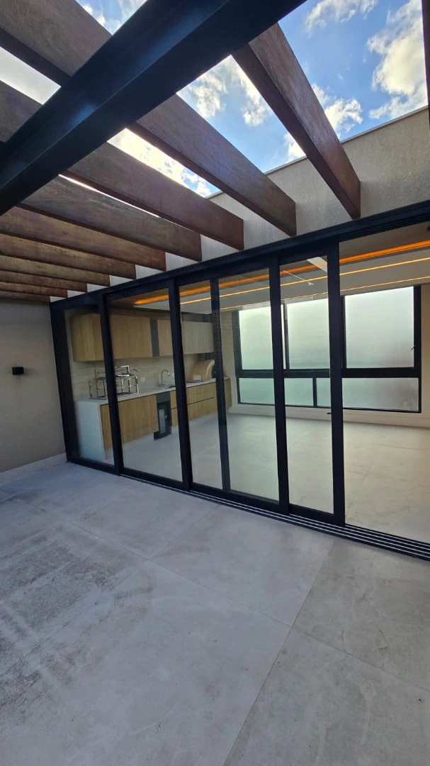 220 m² house with 5 bedrooms and a private BBQ — photo 8