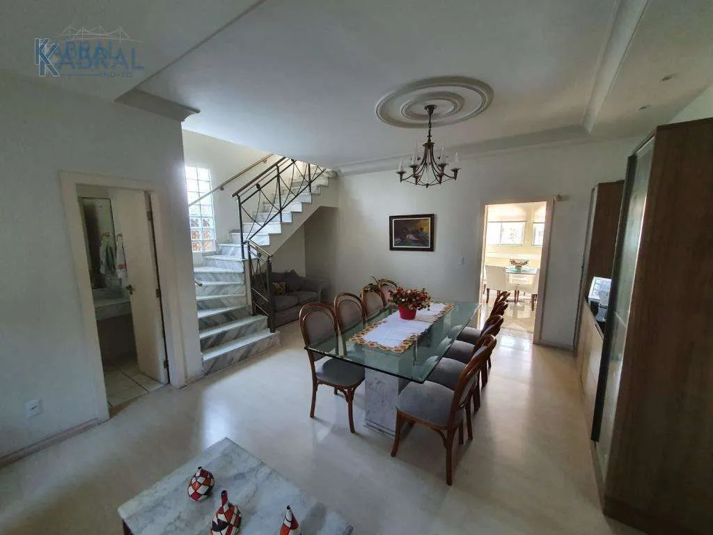 House with open-plan kitchen and private garden